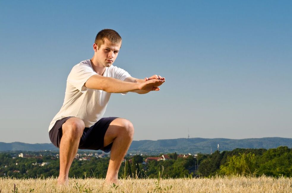 Tăng cường sức mạnh nam giới được tạo điều kiện thuận lợi bằng các bài tập thể chất đặc biệt, chẳng hạn như squat. 